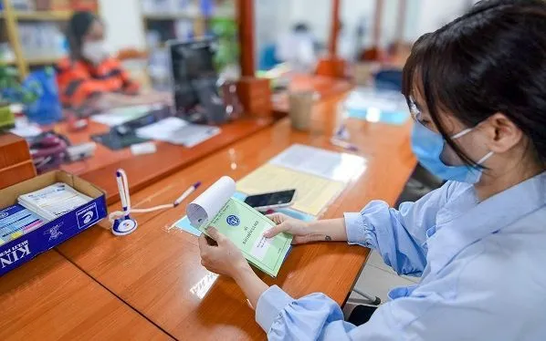 Người lao động là đối tượng tham gia chế độ BHXH