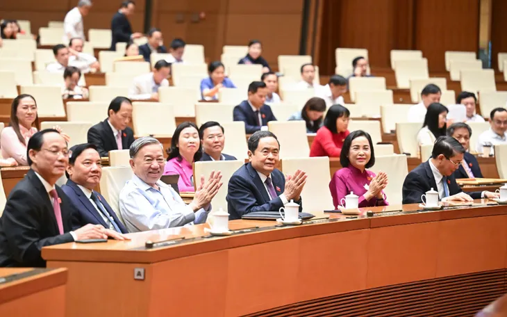 Tổng Bí thư Tô Lâm và Chủ tịch Quốc hội Trần Thanh Mẫn cùng các đồng chí lãnh đạo Quốc hội. (Ảnh: Quốc hội) 