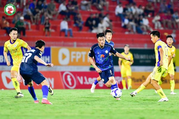 V.League 2024 - 2025 kết thúc: Vẫn là bài toán "xây nhà từ móng"