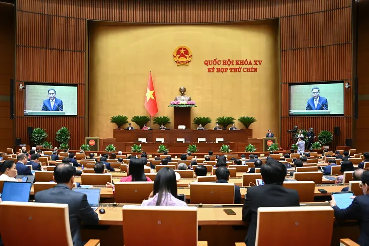 Chủ tịch Quốc hội: Tinh thần của Hội nghị Diên Hồng năm xưa đã thể hiện tại Hội trường Diên Hồng hôm nay - Ảnh 1.