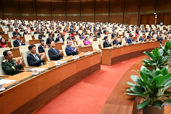 Chủ tịch Quốc hội: Tinh thần của Hội nghị Diên Hồng năm xưa đã thể hiện tại Hội trường Diên Hồng hôm nay - Ảnh 2.