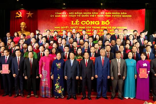(TTV) Lễ công bố nghị quyết về sáp nhập đơn vị hành chính cấp tỉnh, cấp xã, kết thúc hoạt động đơn vị hành chính cấp huyện