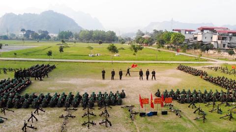 KHI NGƯỜI LÍNH HÁT